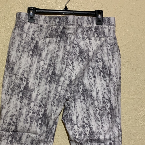 89th &  Madison Jeggings Stretch Pants Size L Animal Print White Gray - Picture 12 of 16